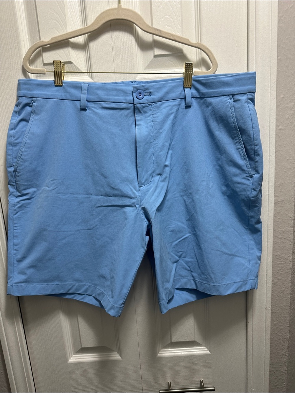 Vineyard Vines Sky Blue Flat Front Performance Shorts light blue / 38 waist
